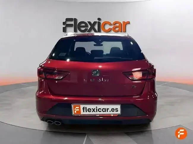 Usado Seat Leon FR 150 CV (110 kW) 2019 Rojo Familiar