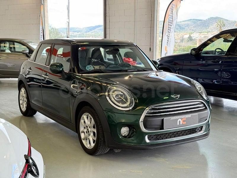 Usado Mini ONE 102 CV (75 kW) 2019 Verde Utilitario