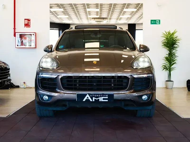 Usado Porsche Cayenne S E-Hybrid 416 CV (305 kW) 2015 Gris / plata SUV