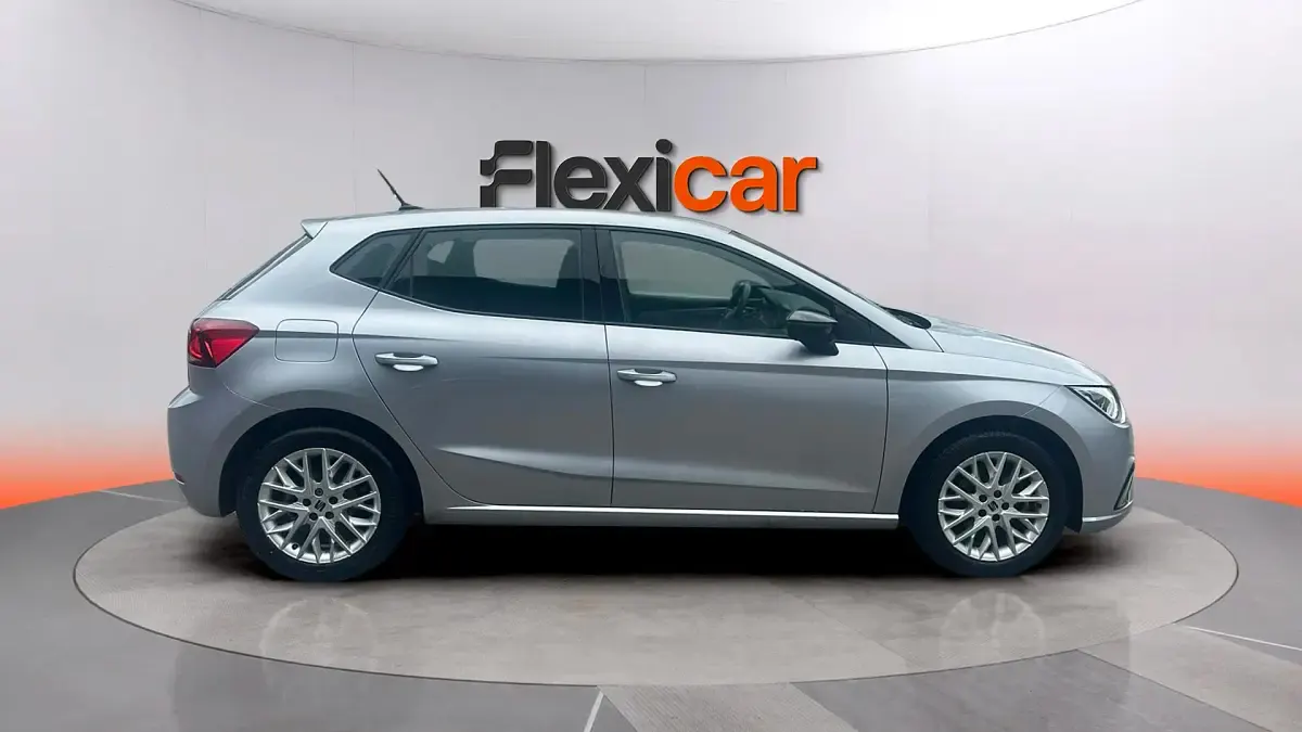 Usado Seat Ibiza FR 110 CV (80 kW) 2023 Gris Utilitario