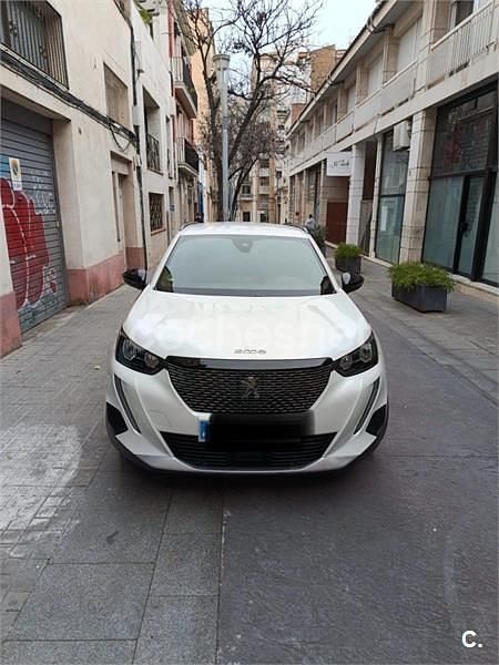 Usado Peugeot 2008 Allure 100 CV (73 kW) 2023 Blanco SUV