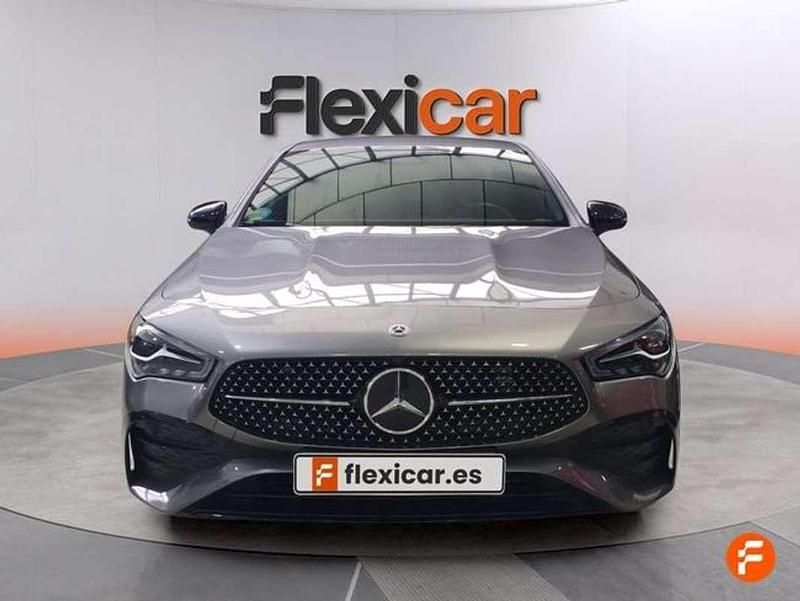 Usado Mercedes CLA200 163 CV (119 kW) 2024 Gris Berlina