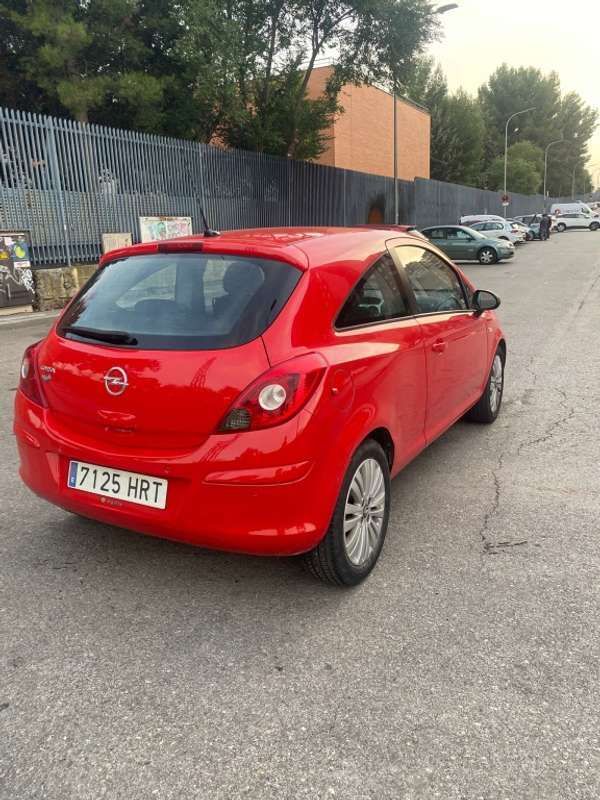Usado Opel Corsa Selective 86 CV (63 kW) 2014 Rojo Utilitario