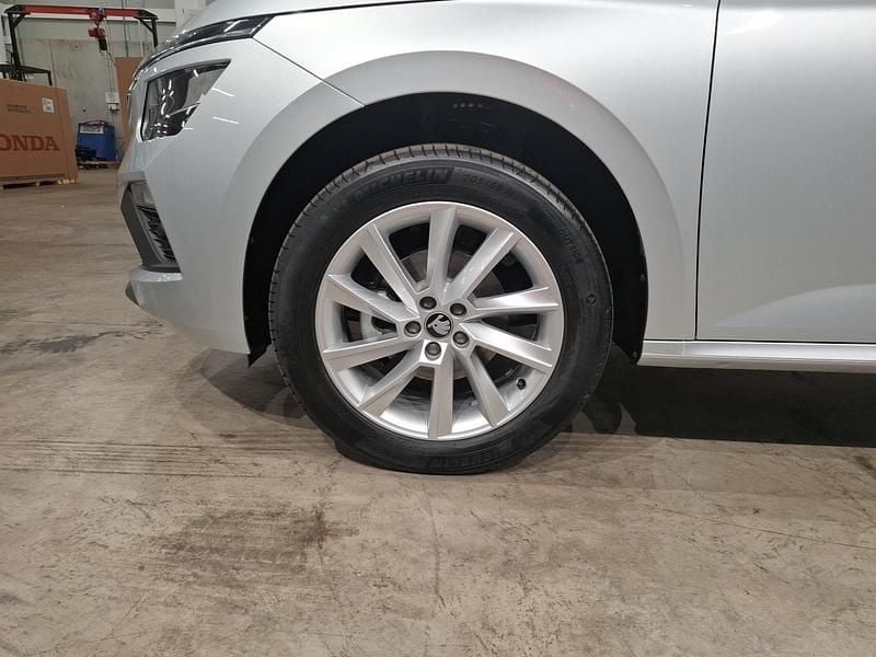 Usado Skoda Kamiq Selection 115 CV (84 kW) 2026 Plata brilliant metalizado SUV