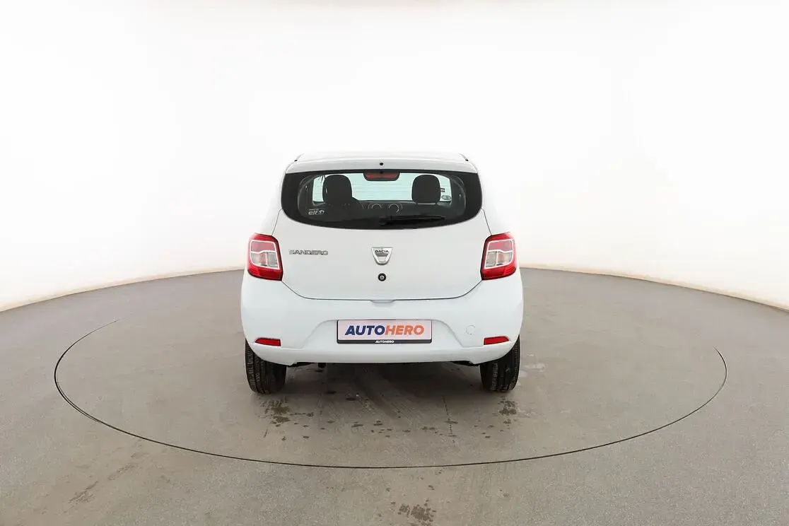 Usado Dacia Sandero Lauréate 90 CV (66 kW) 2016 Blanco Berlina