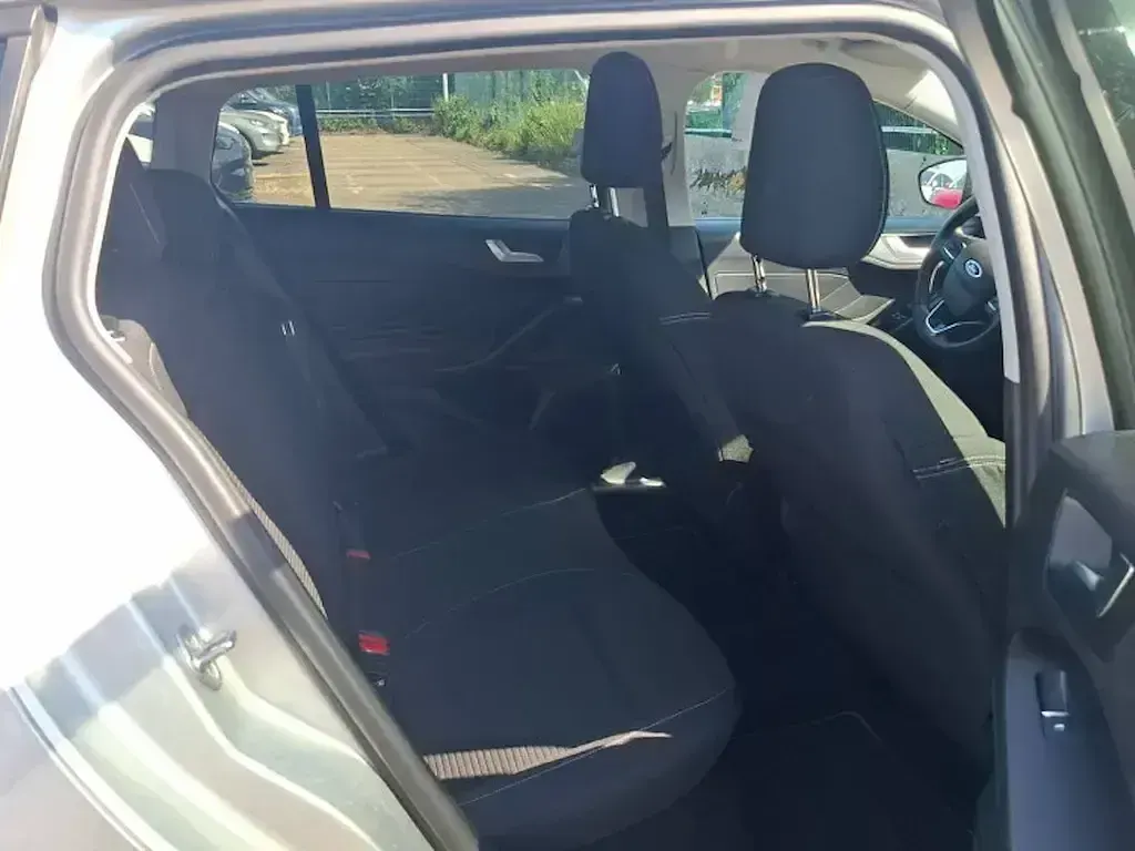 Usado Ford Focus Active X 125 CV (91 kW) 2024 Gris Utilitario