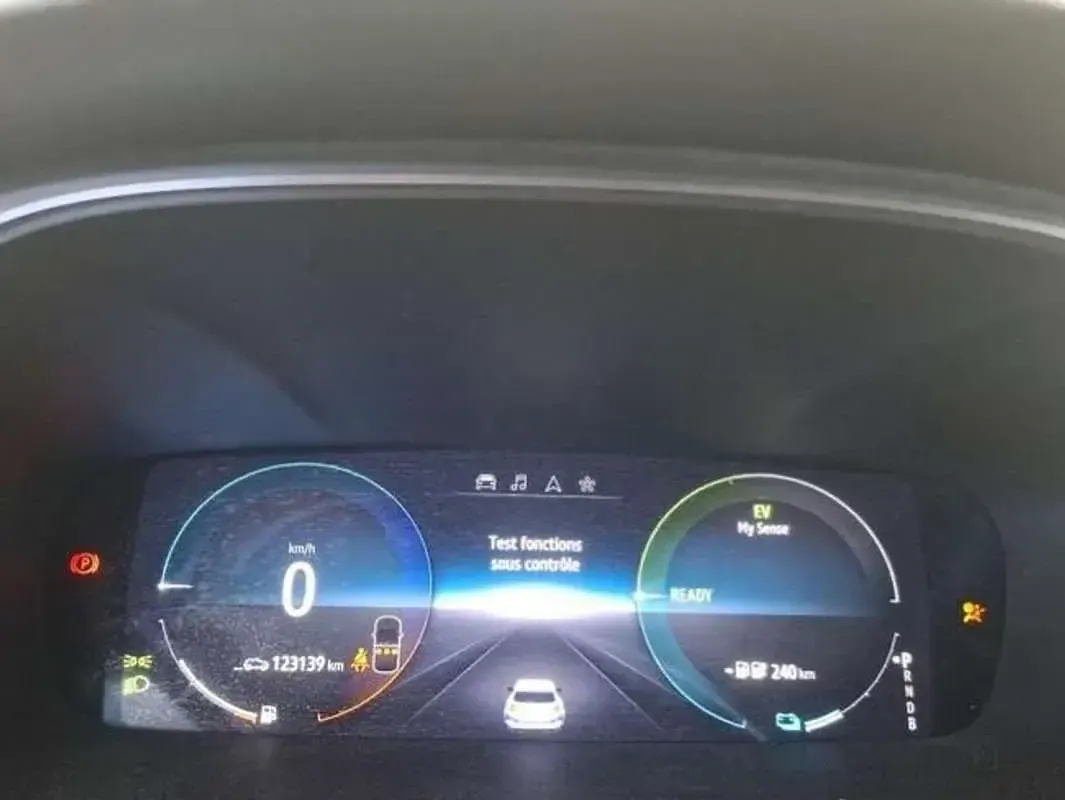 Usado Renault Mégane IV Business 160 CV (117 kW) 2021 Gris Familiar