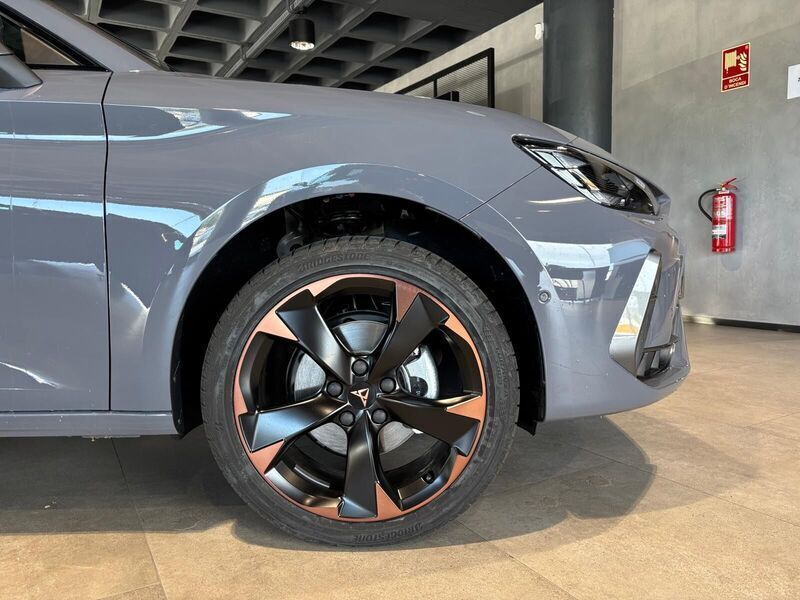 Nuevo Cupra Leon 150 CV (110 kW) 2025 Gris