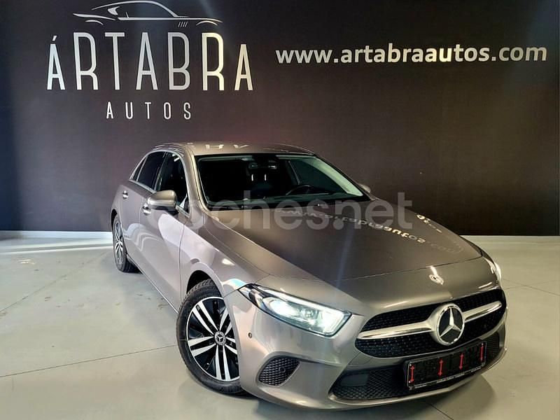 Gris / plata Usado 2022 Mercedes A200 Berlina | 25.990 € (Buen precio) - Imagen 1/4