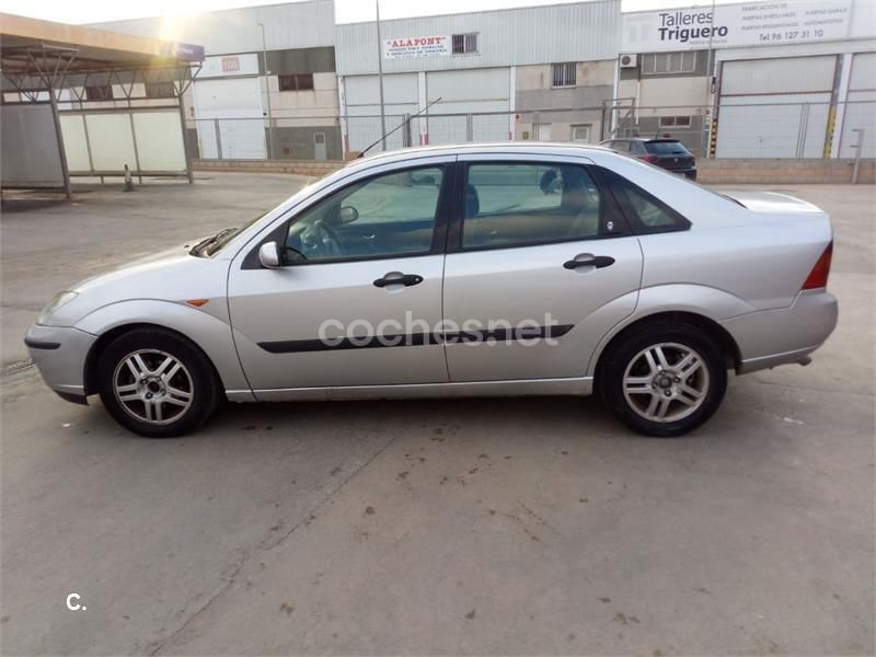 Gris / plata Usado 2001 Ford Focus Ghia Berlina | 2100 € (Precio justo) - Imagen 1/4