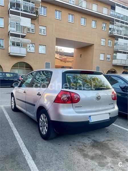 Usado VW Golf IV Highline 140 CV (102 kW) 2004 Gris / plata Berlina