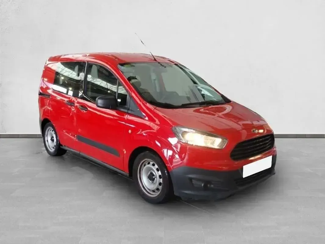 Usado Ford Transit Courier Ambiente 76 CV (55 kW) 2015 Rojo Van
