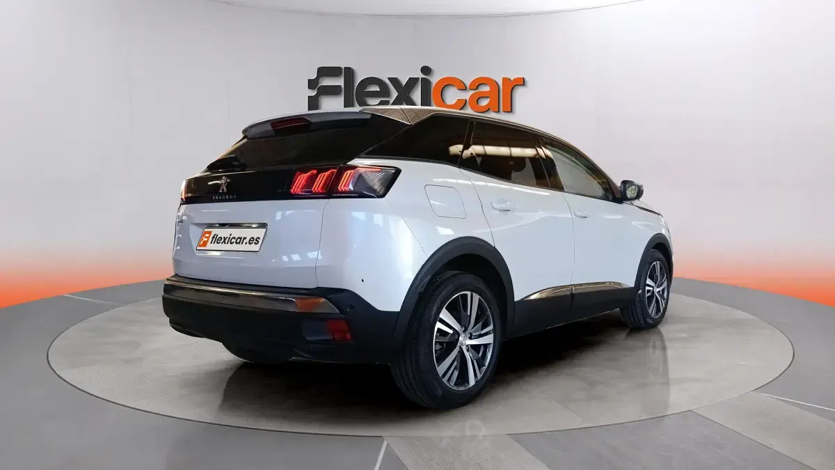 Usado Peugeot 3008 Allure 131 CV (96 kW) 2022 Blanco SUV