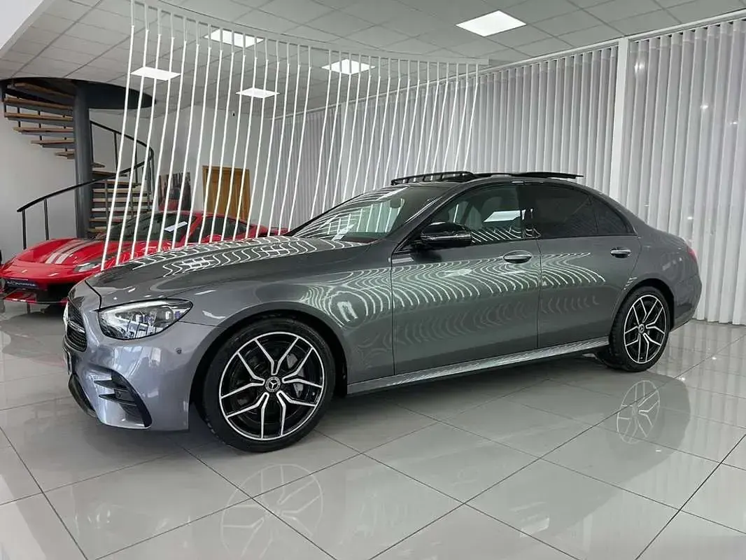 Usado Mercedes E220 193 CV (141 kW) 2022 Gris Berlina