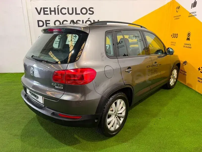 Usado VW Tiguan 140 CV (102 kW) 2014 Gris / plata SUV