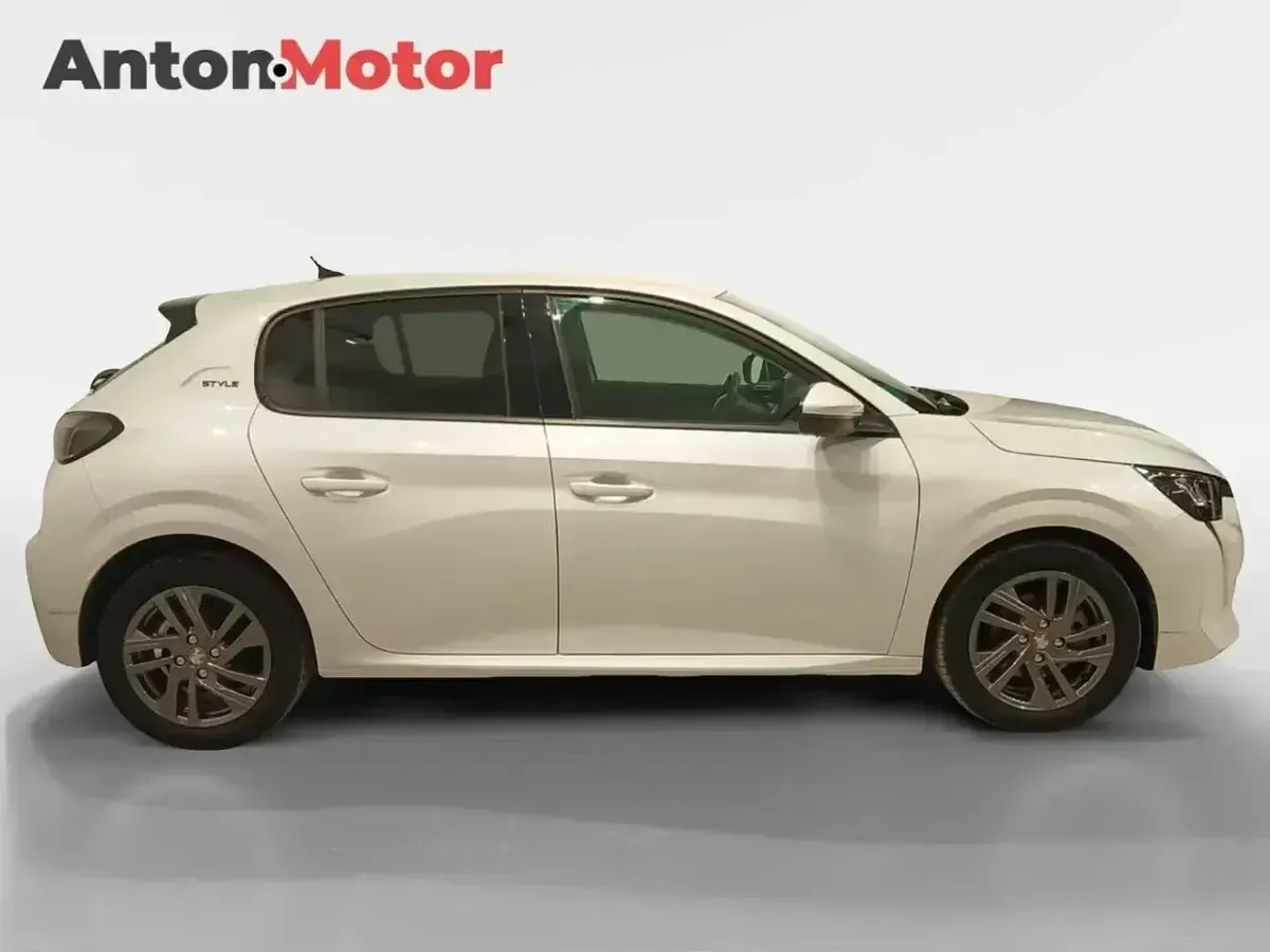 Usado Peugeot 208 Style 100 CV (73 kW) 2021 Blanco Utilitario