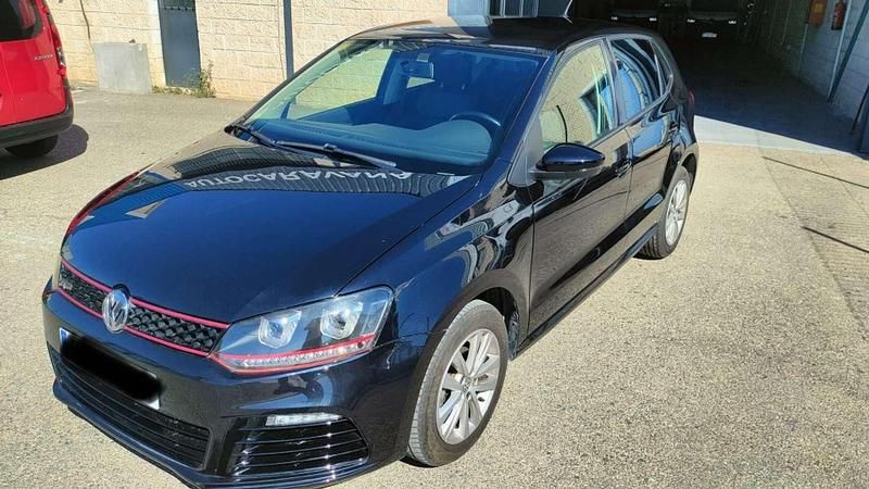 Usado VW Polo Advance 90 CV (66 kW) 2015 Negro Utilitario