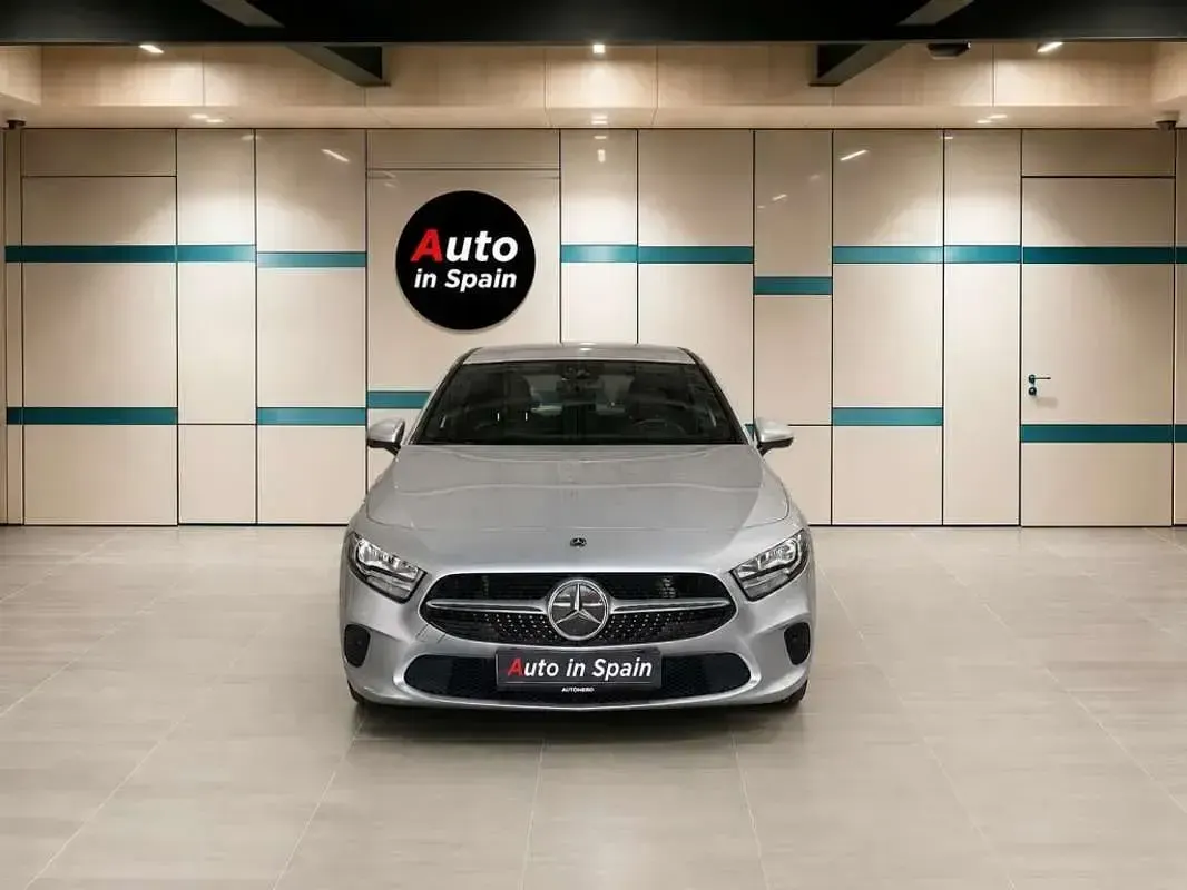 Usado Mercedes A200 163 CV (119 kW) 2019 Gris Utilitario