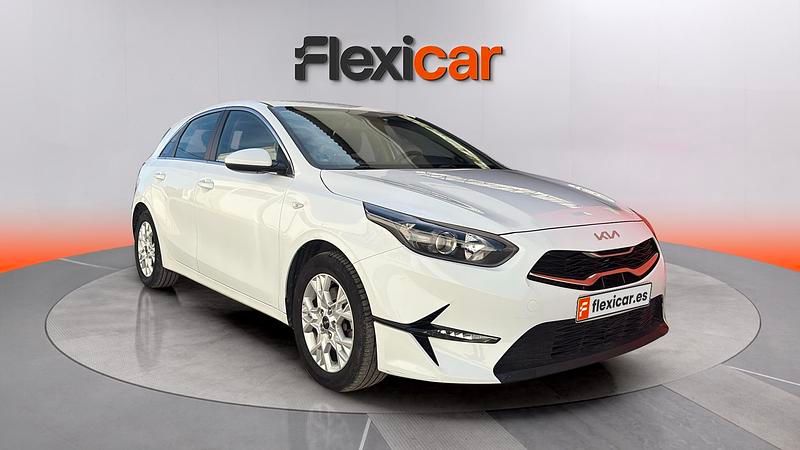 Usado Kia Ceed 101 CV (74 kW) 2022 Blanco Utilitario