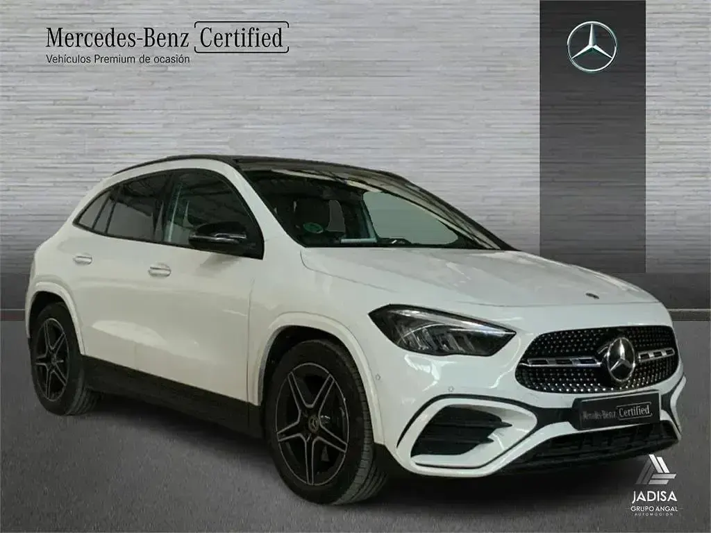 Usado Mercedes GLA200 AMG line 150 CV (110 kW) 2025 Blanco SUV