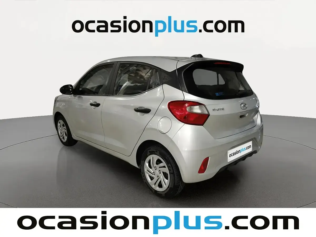 Usado Hyundai i10 67 CV (49 kW) 2022 Gris Utilitario