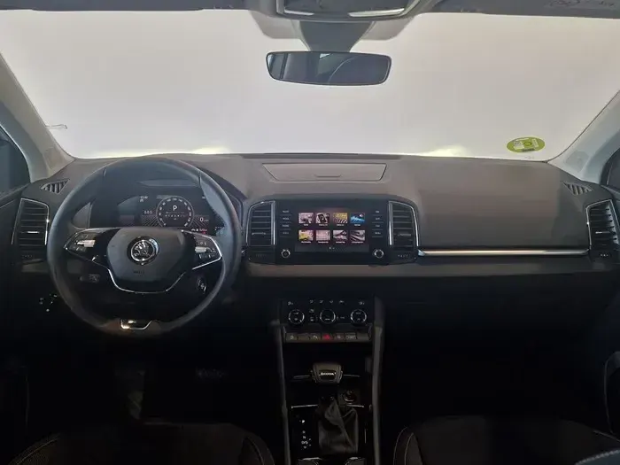 Usado Skoda Karoq Selection 150 CV (110 kW) 2025 Blanco SUV