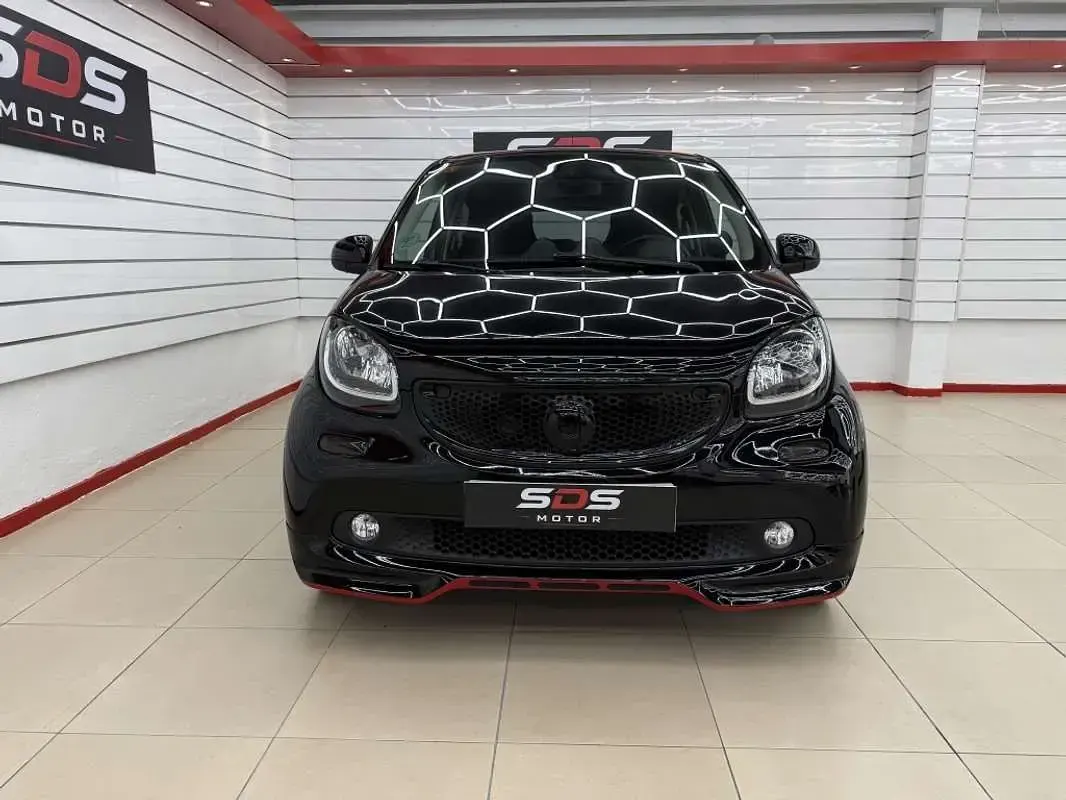 Usado Smart ForFour Brabus 109 CV (80 kW) 2018 Negro Utilitario