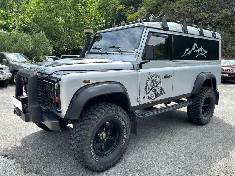 Usado Land Rover Defender SE 122 CV (89 kW) 2007 Plateado SUV