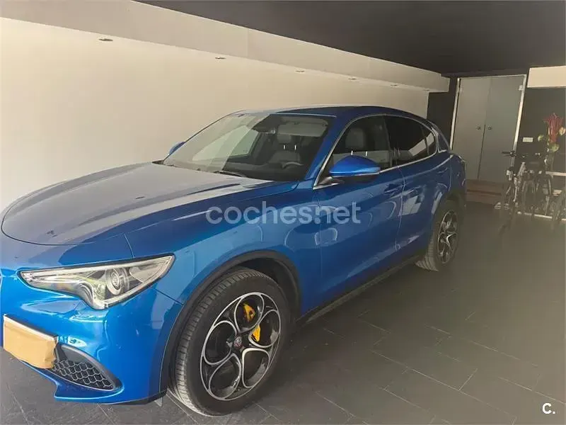 Usado Alfa Romeo Stelvio Executive 280 CV (205 kW) 2019 Azul SUV
