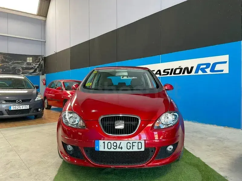 Usado Seat Altea Stylance 140 CV (102 kW) 2008 Granate Monovolumen