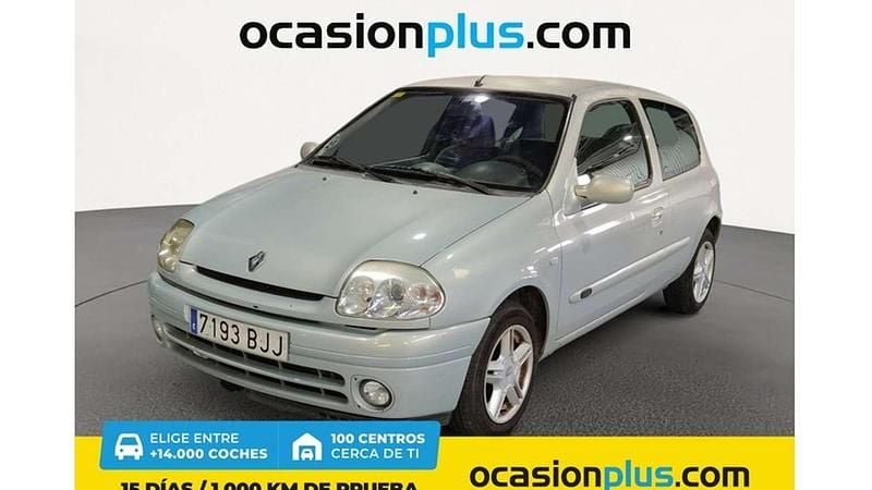 Plateado Usado 2001 Renault Clio II Utilitario | 900 € (Buen precio) - Imagen 1/4