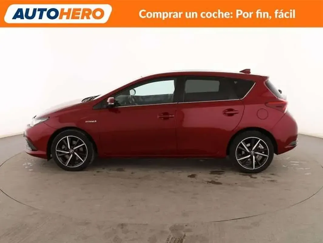 Usado Toyota Auris Hybrid Active 136 CV (100 kW) 2018 Rojo Utilitario