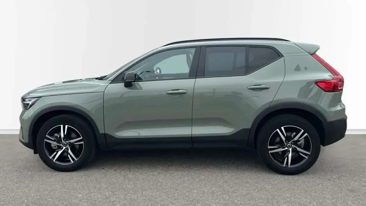 Käytetty Volvo XC40 Plus 163 HP (119 kW) 2025 Katumaasturi