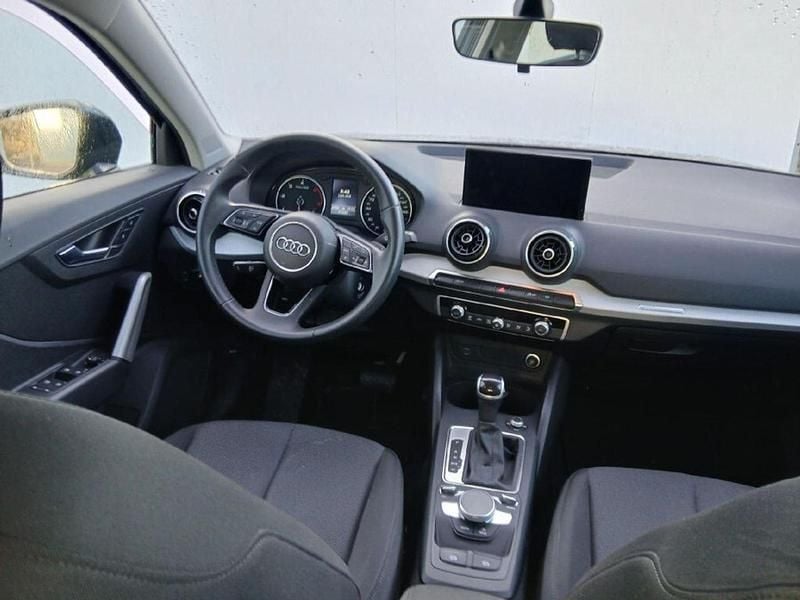 Usado Audi Q2 Advanced Plus 116 CV (85 kW) 2021 Gris SUV