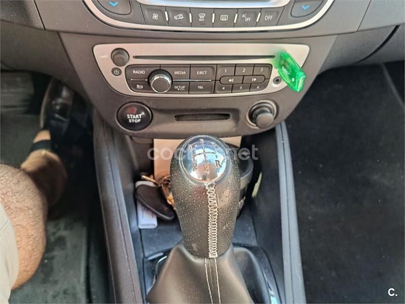 Blanco Usado 2015 Renault Fluence LIMITED Berlina | 8500 € (Un poco caro) - Imagen 1/4