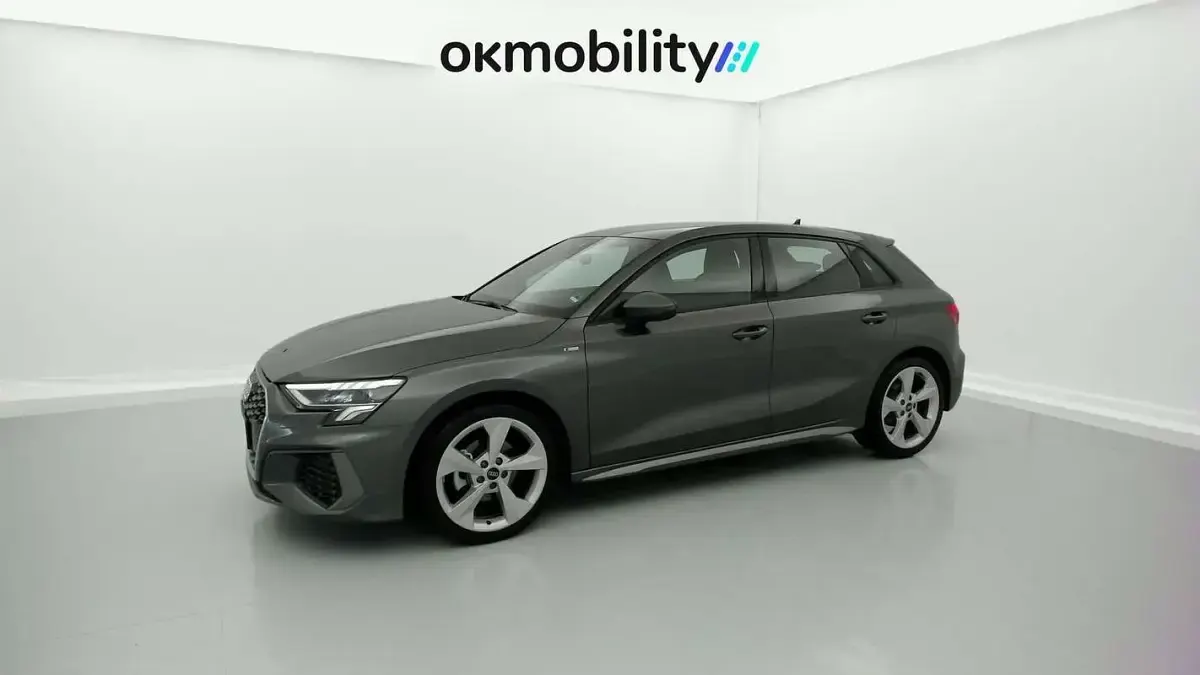 Usado Audi A3 S-Line 150 CV (110 kW) 2024 Plateado Familiar