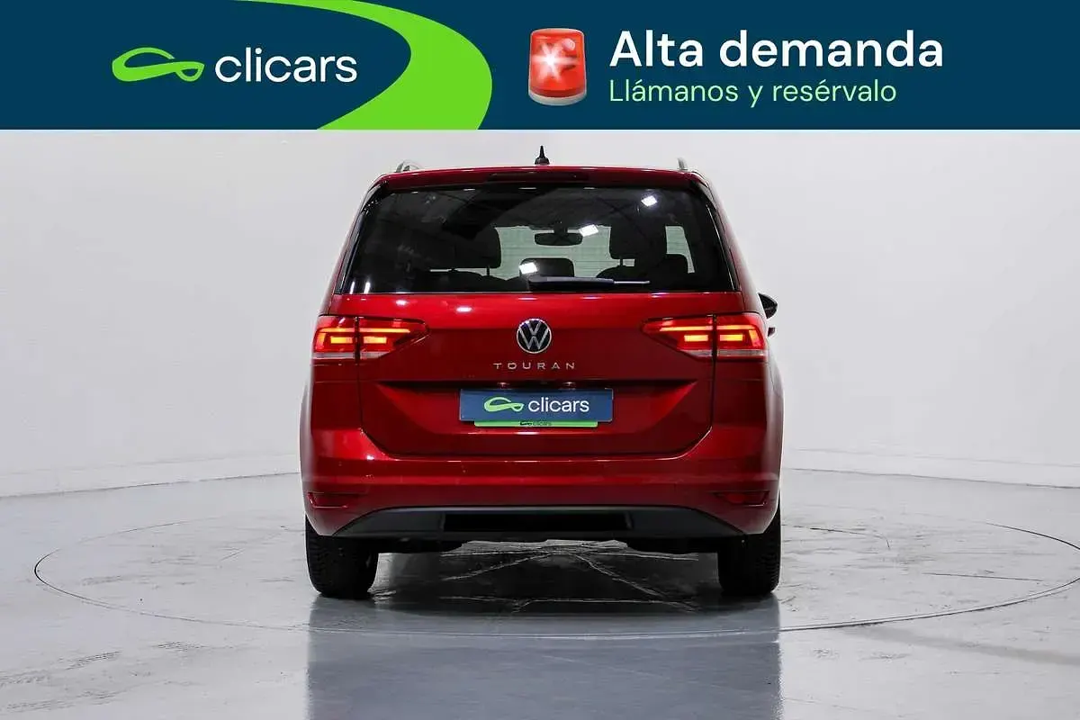 Usado VW Touran Advance 122 CV (89 kW) 2022 Rojo Monovolumen