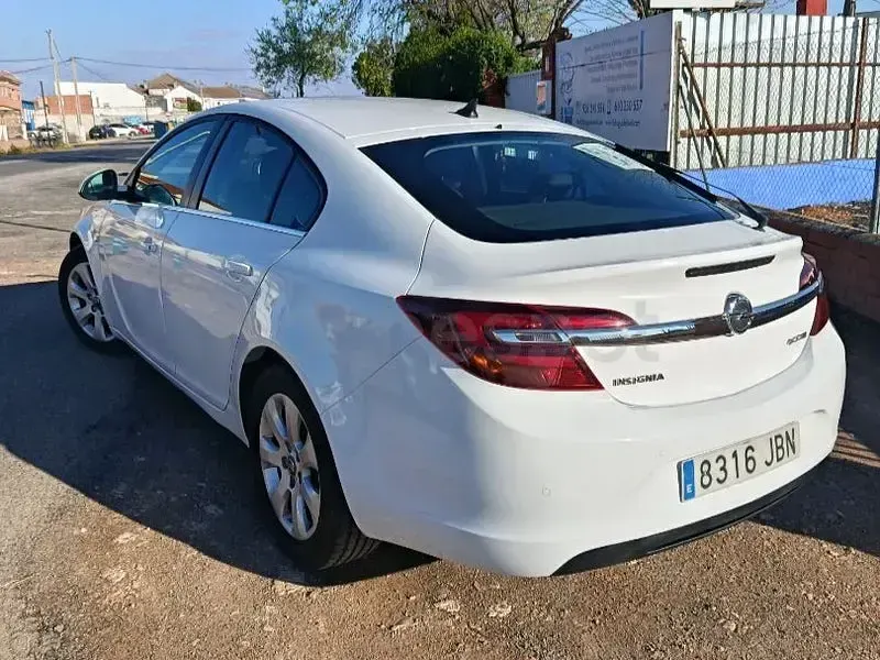 Usado Opel Insignia Excellence 140 CV (102 kW) 2015 Blanco Berlina