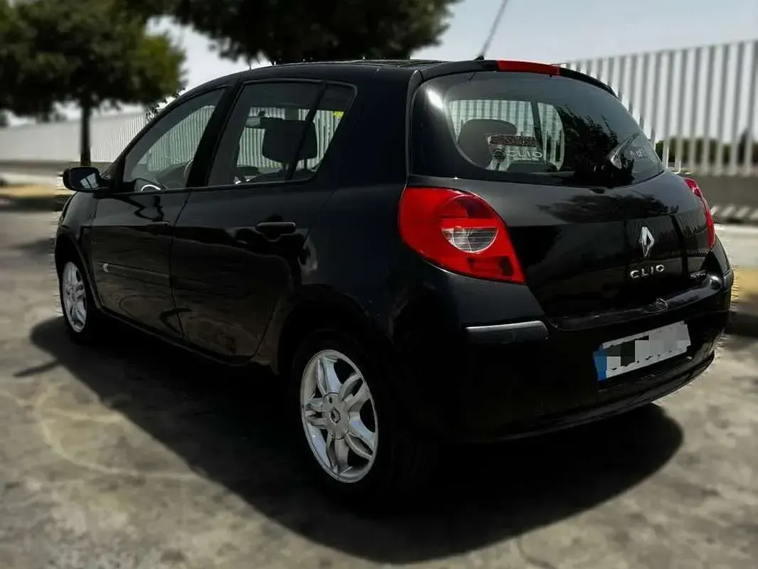 Usado Renault Clio Collection 75 CV (55 kW) 2006 Negro Utilitario