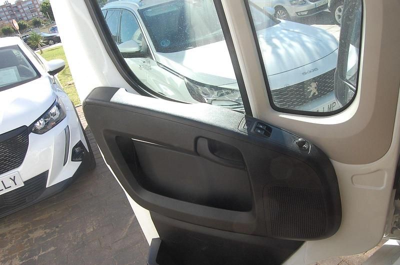 Usado Citroën Jumper 140 CV (102 kW) 2021 Blanco Monovolumen