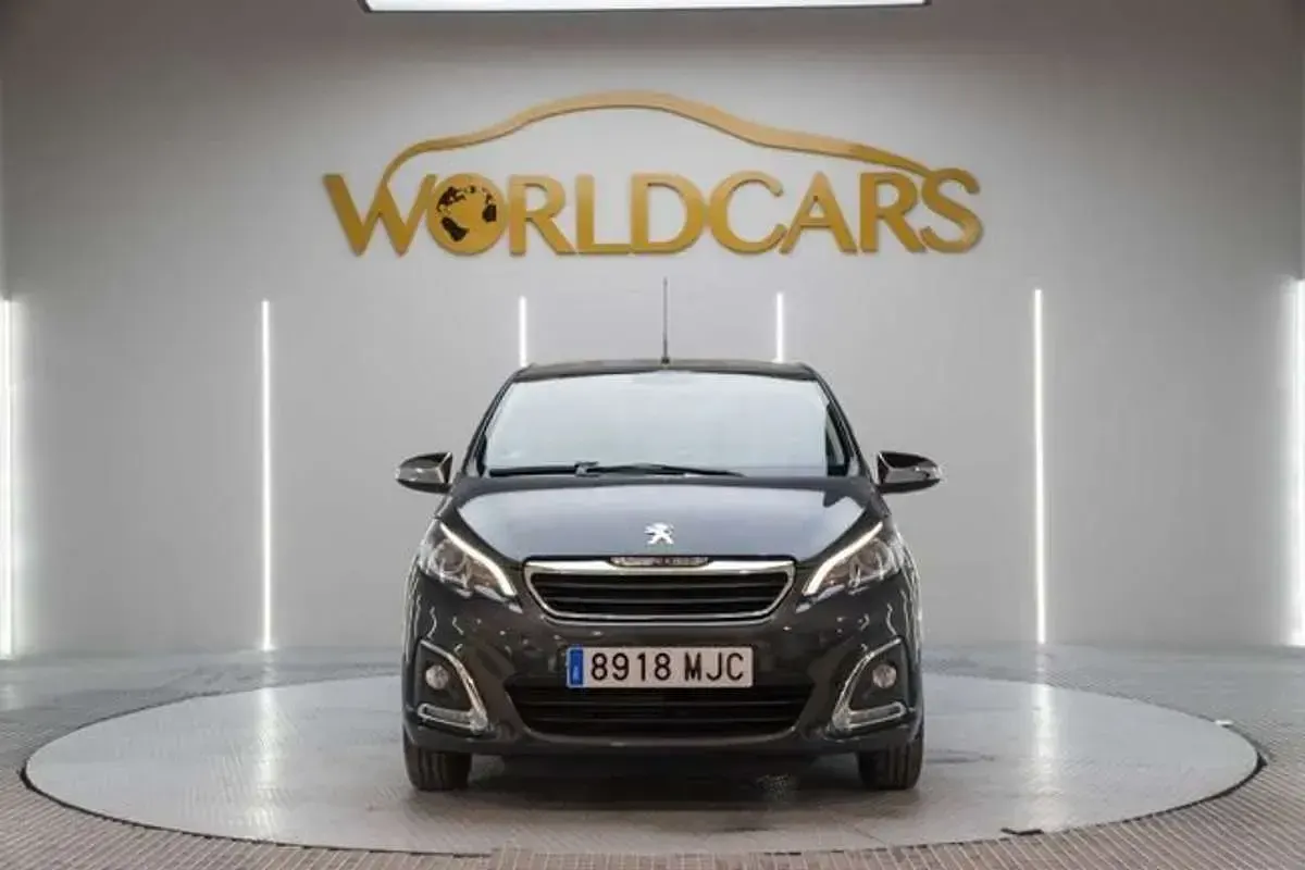 Usado Peugeot 108 Active 72 CV (52 kW) 2021 Gris Utilitario