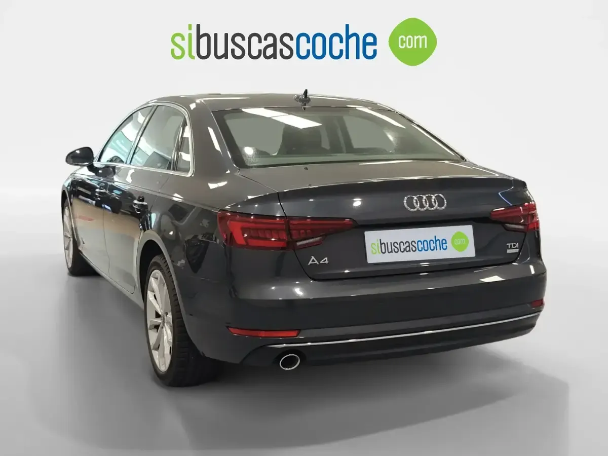 Usado Audi A4 Design 150 CV (110 kW) 2018 Gris/plata Berlina