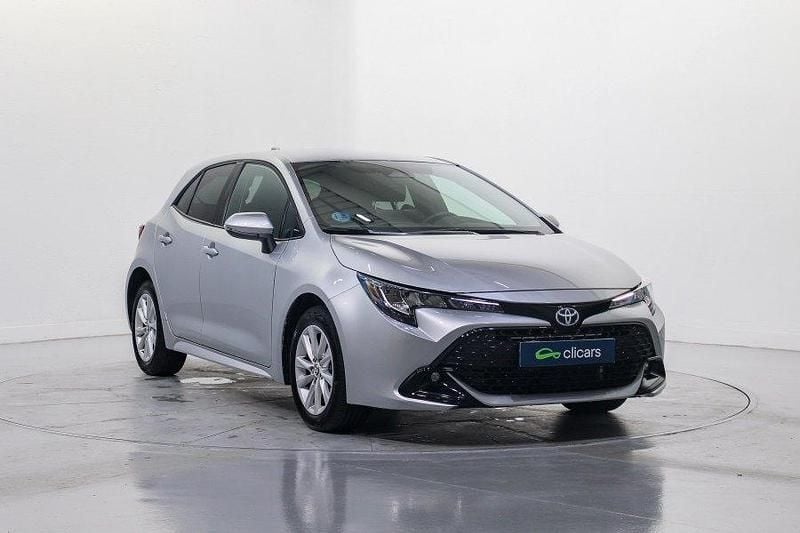 Usado Toyota Corolla Active 140 CV (102 kW) 2025 Gris / plata Berlina