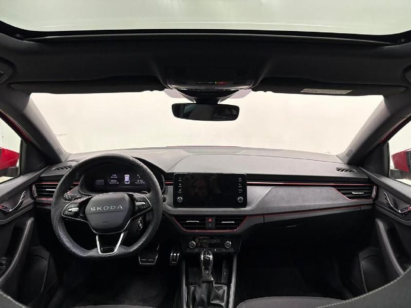 Nuevo Skoda Scala 115 CV (84 kW) 2025 Rojo Utilitario