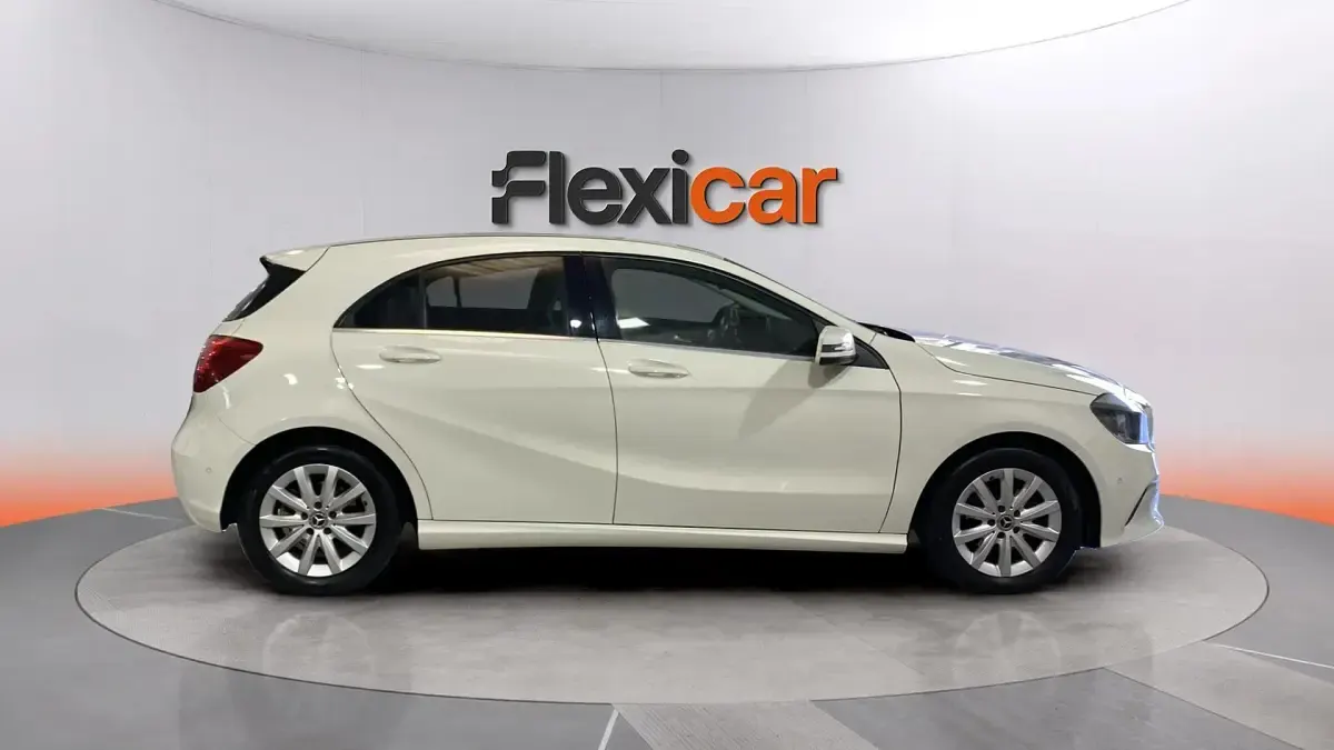 Usado Mercedes A180 109 CV (80 kW) 2017 Blanco Utilitario