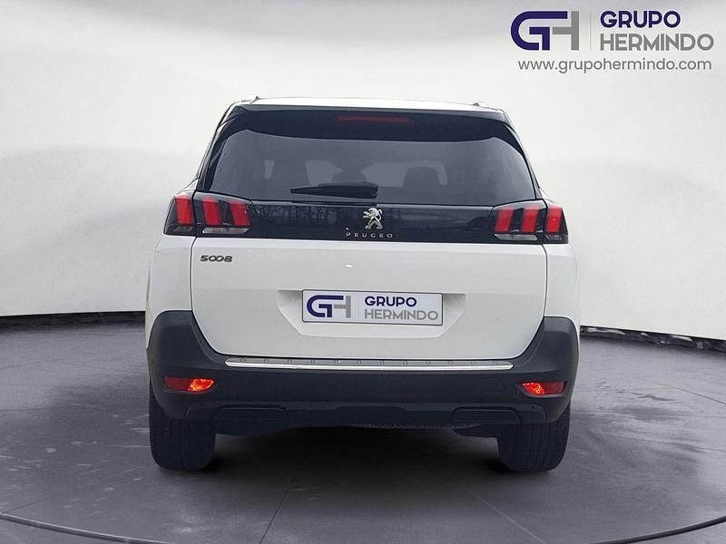 Usado Peugeot 5008 Allure 131 CV (96 kW) 2020 Blanco Monovolumen