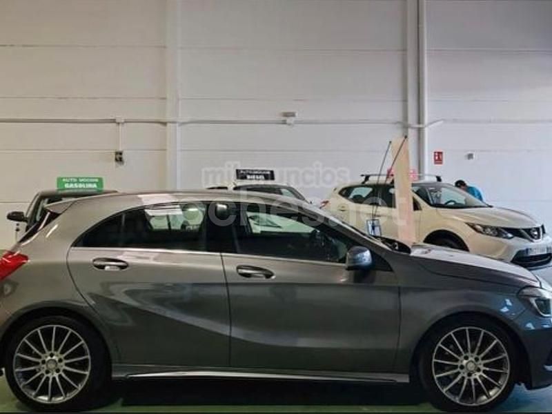 Gris / plata Usado 2015 Mercedes A200 AMG line Berlina | 13.999 € (Buen precio) - Imagen 1/4