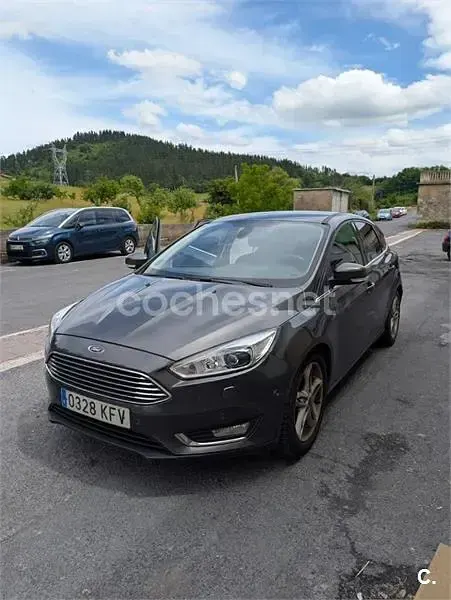 Usado Ford Focus Titanium 125 CV (91 kW) 2017 Gris / plata Berlina
