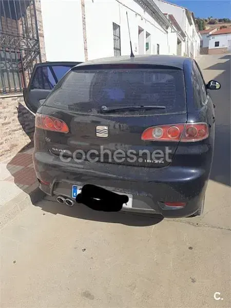 Usado Seat Ibiza Fresh 75 CV (55 kW) 2004 Negro Utilitario