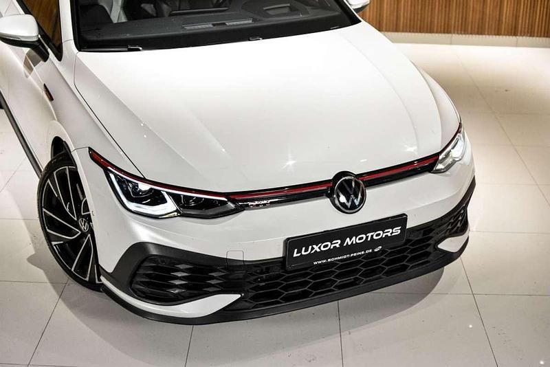 Usado VW Golf VII GTI 300 CV (220 kW) 2021 Blanco Utilitario
